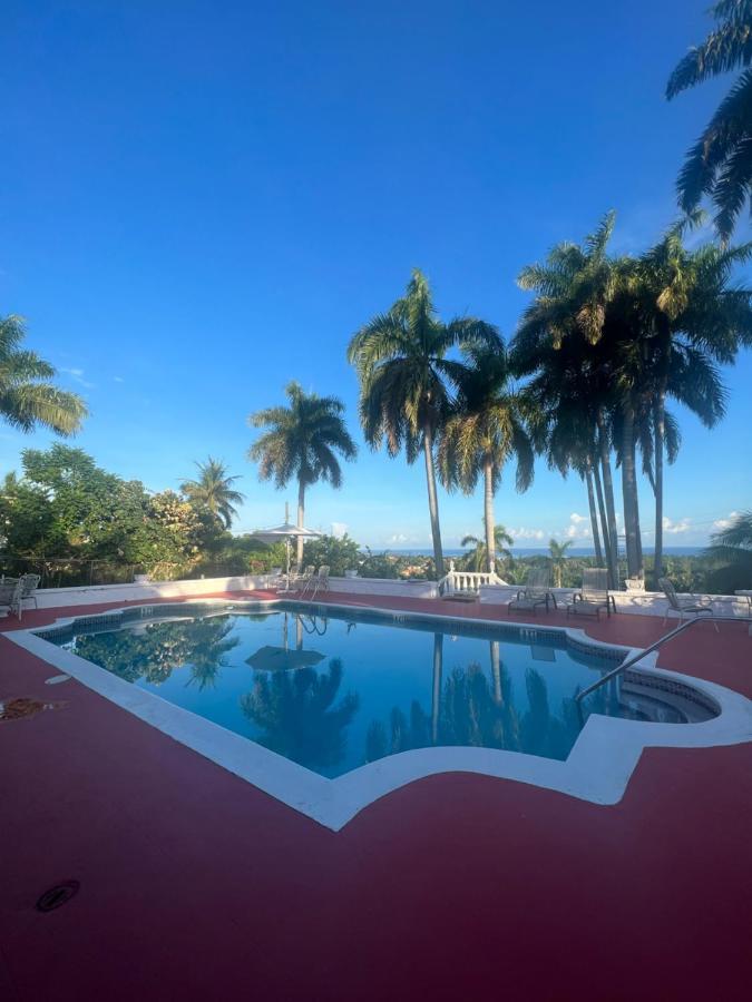 Peaceful Palms Montego Bay Hotel Exterior photo