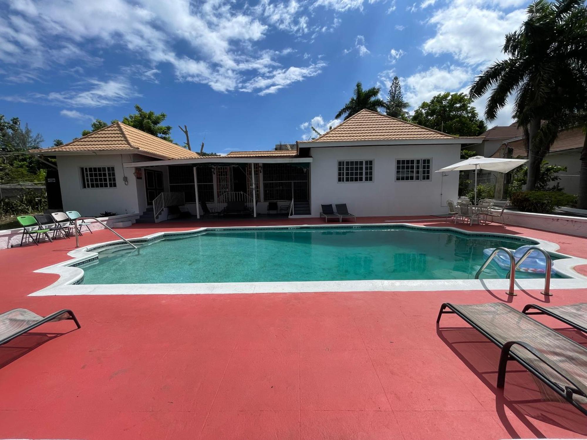Peaceful Palms Montego Bay Hotel Exterior photo